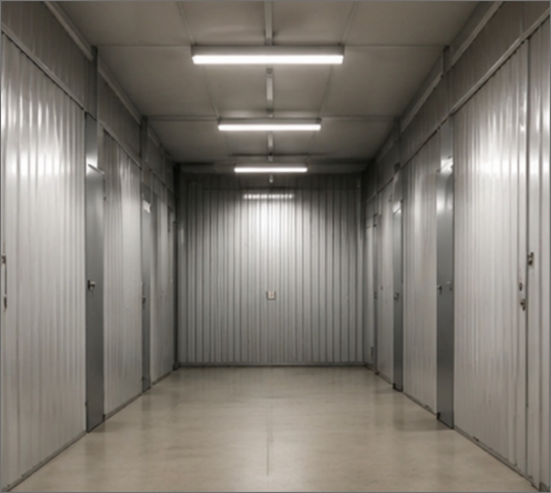 Storage unit without shelving